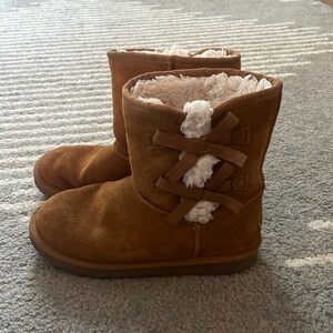 KOOLABURRA by Ugg Victoria short women’s boots